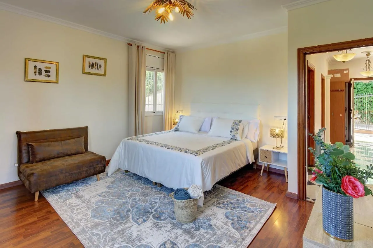 Villa Roses With Swimming Pool & Mountain View Lloret de Mar